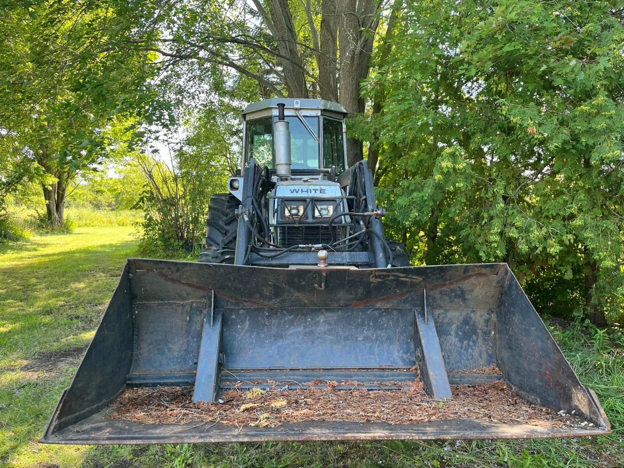 White Field Boss 2-85 Tractor with Loader - photo 3