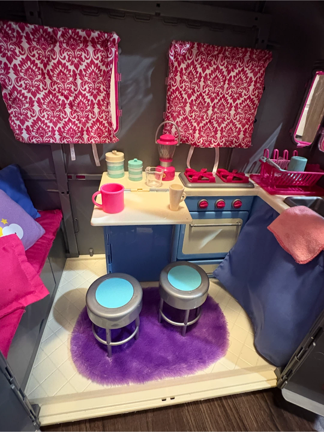 Our Generation Doll Camper - photo 2