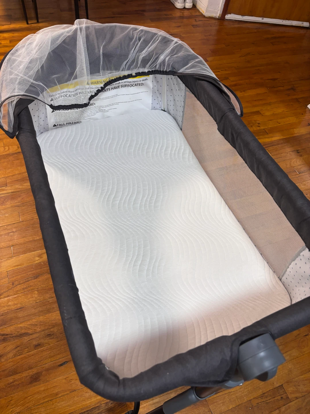 Portable Bassinet with Mosquito Net - photo 3