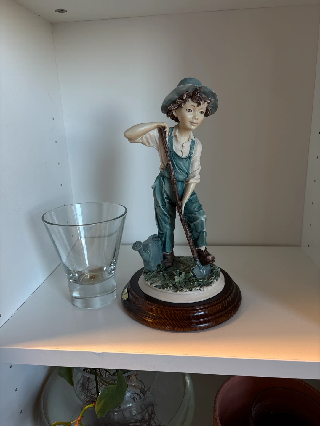 Capodimonte Figurine - Young Gardener with Watering Can - photo 3