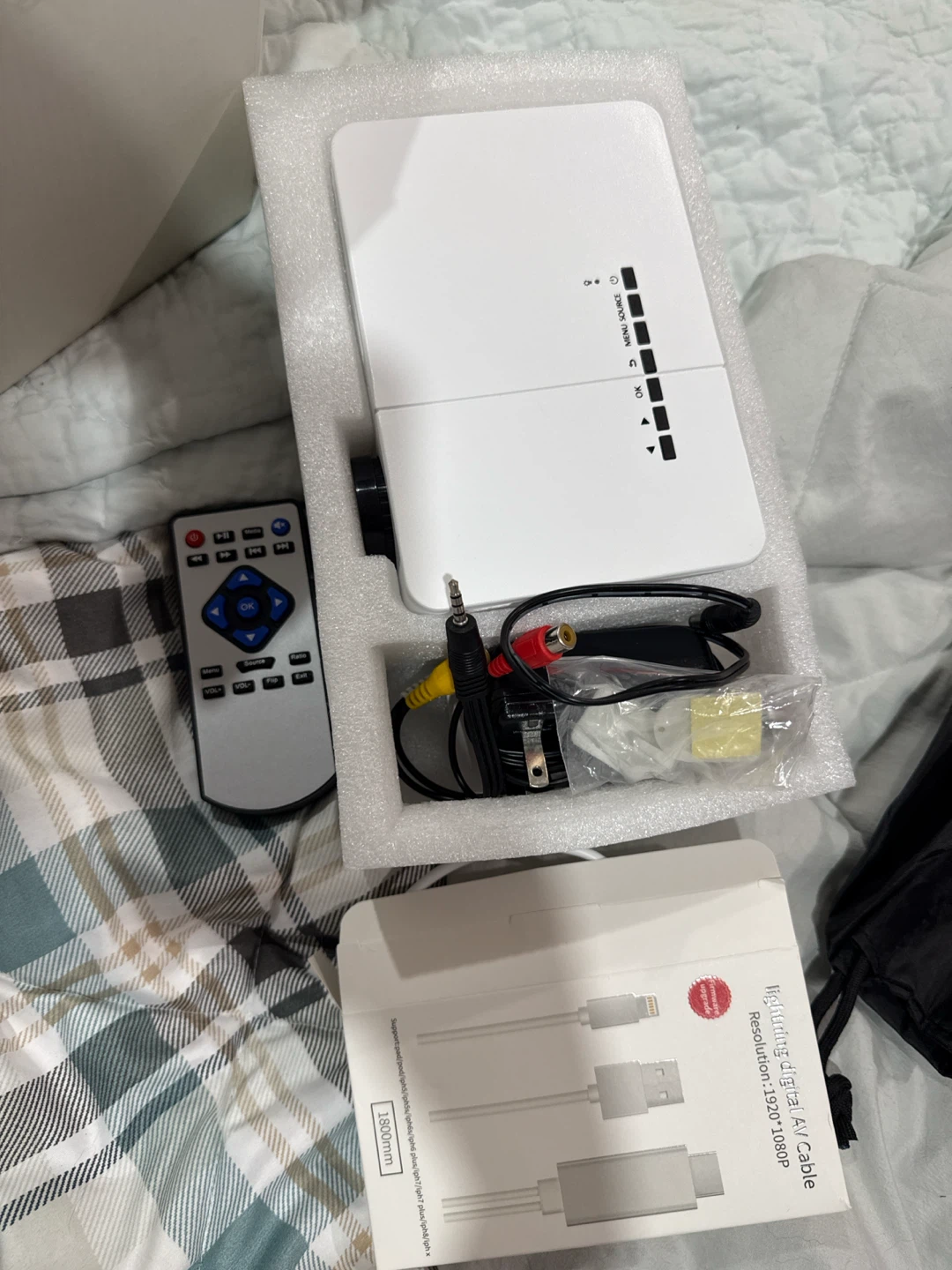 Common Craft Projector & Screen Bundle - photo 3