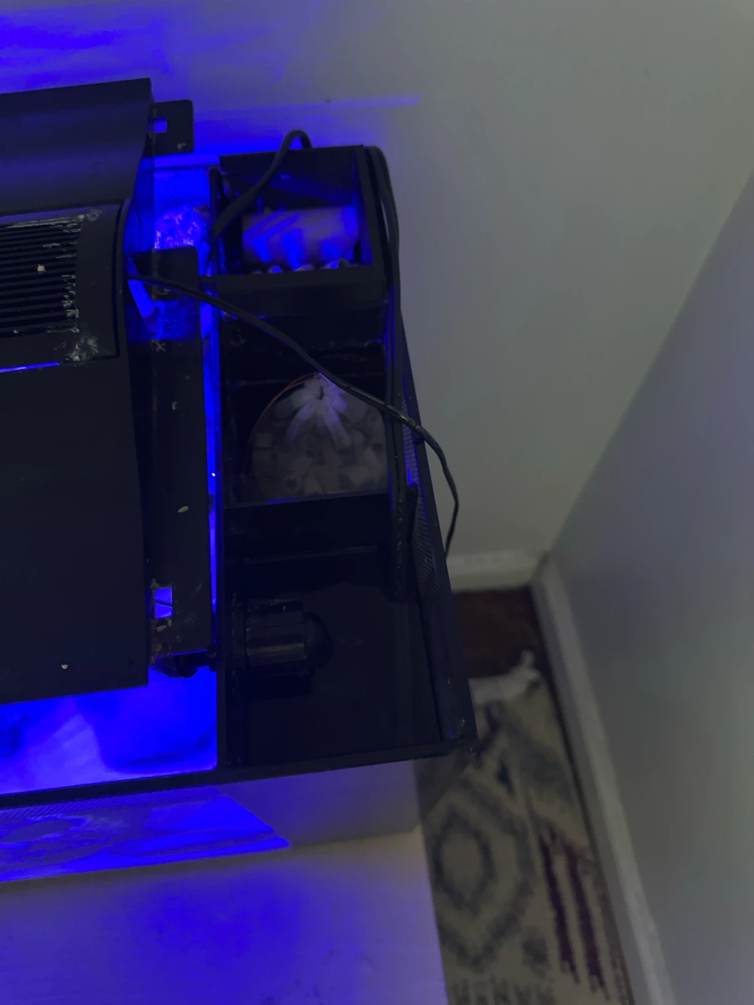Aquarium with Filter and Light - photo 2