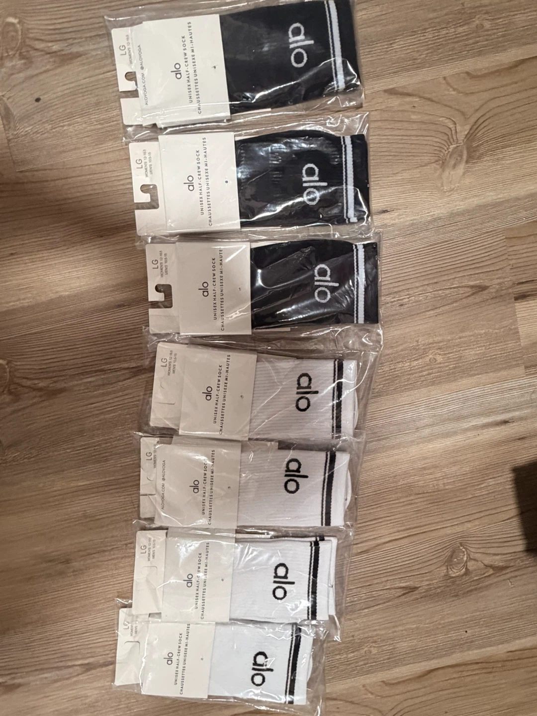Alo Unisex Crew Socks - White & Black (Size LG) - Set of 7