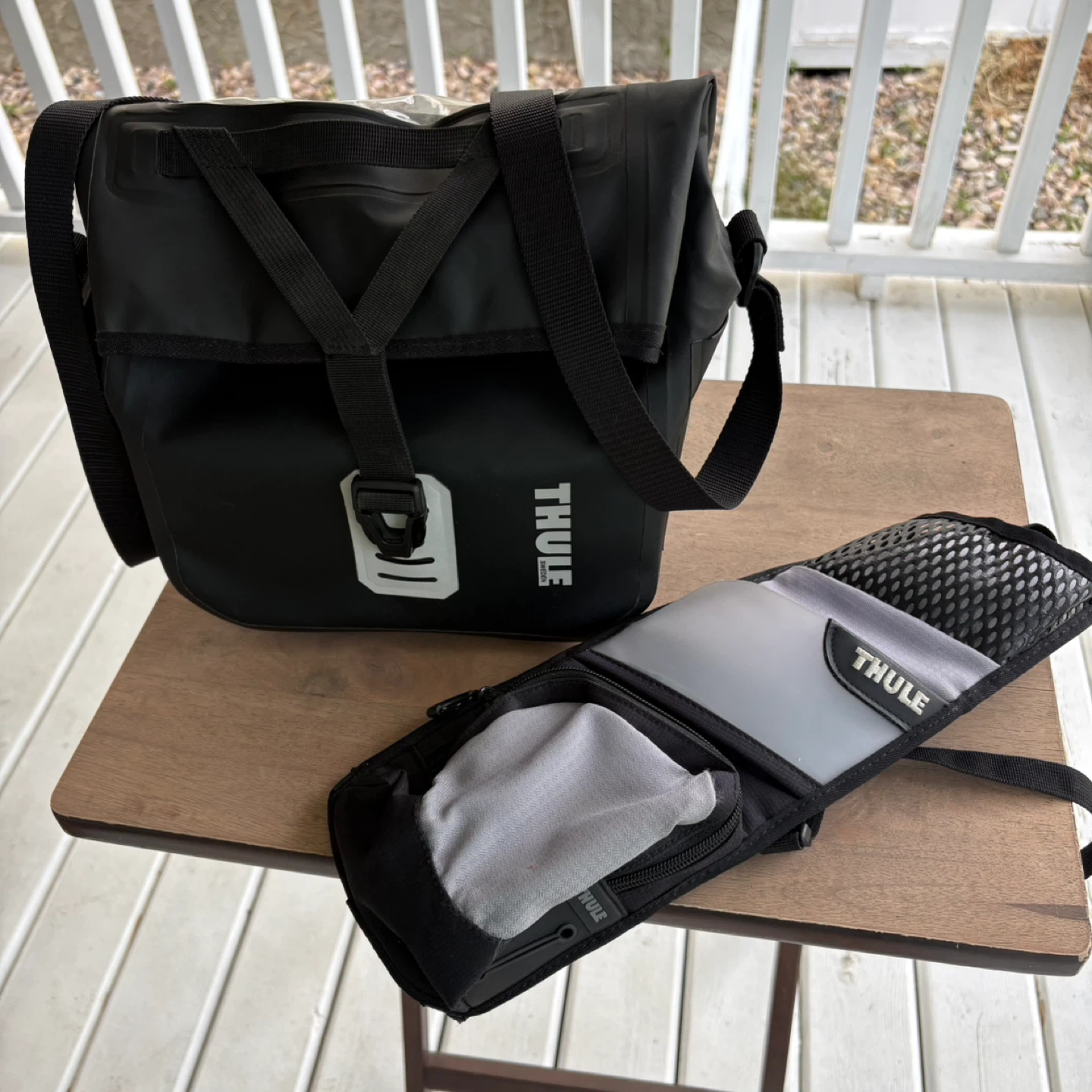 Thule Shield Handlebar bag and Thule Side seat organizer