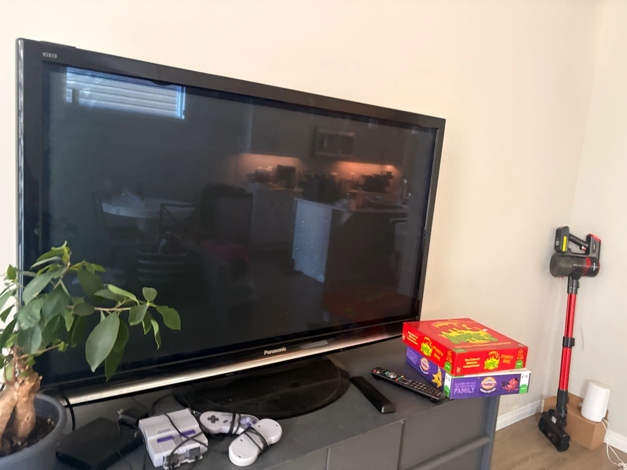 Panasonic Flat Screen TV - photo 2