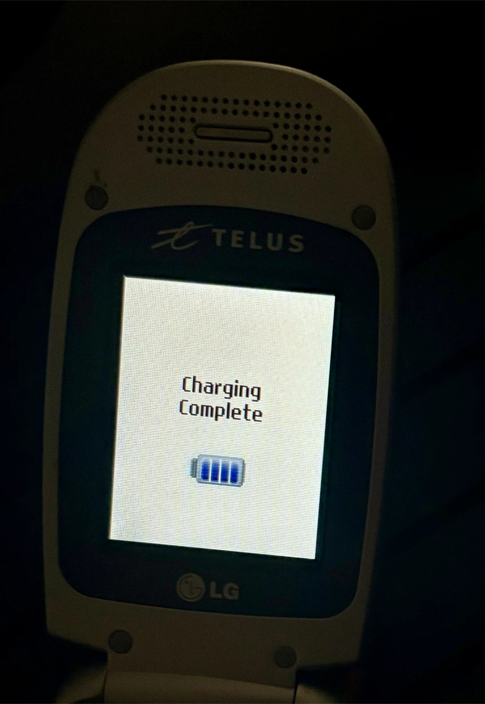 LG Flip Phone - Red - Telus - photo 4