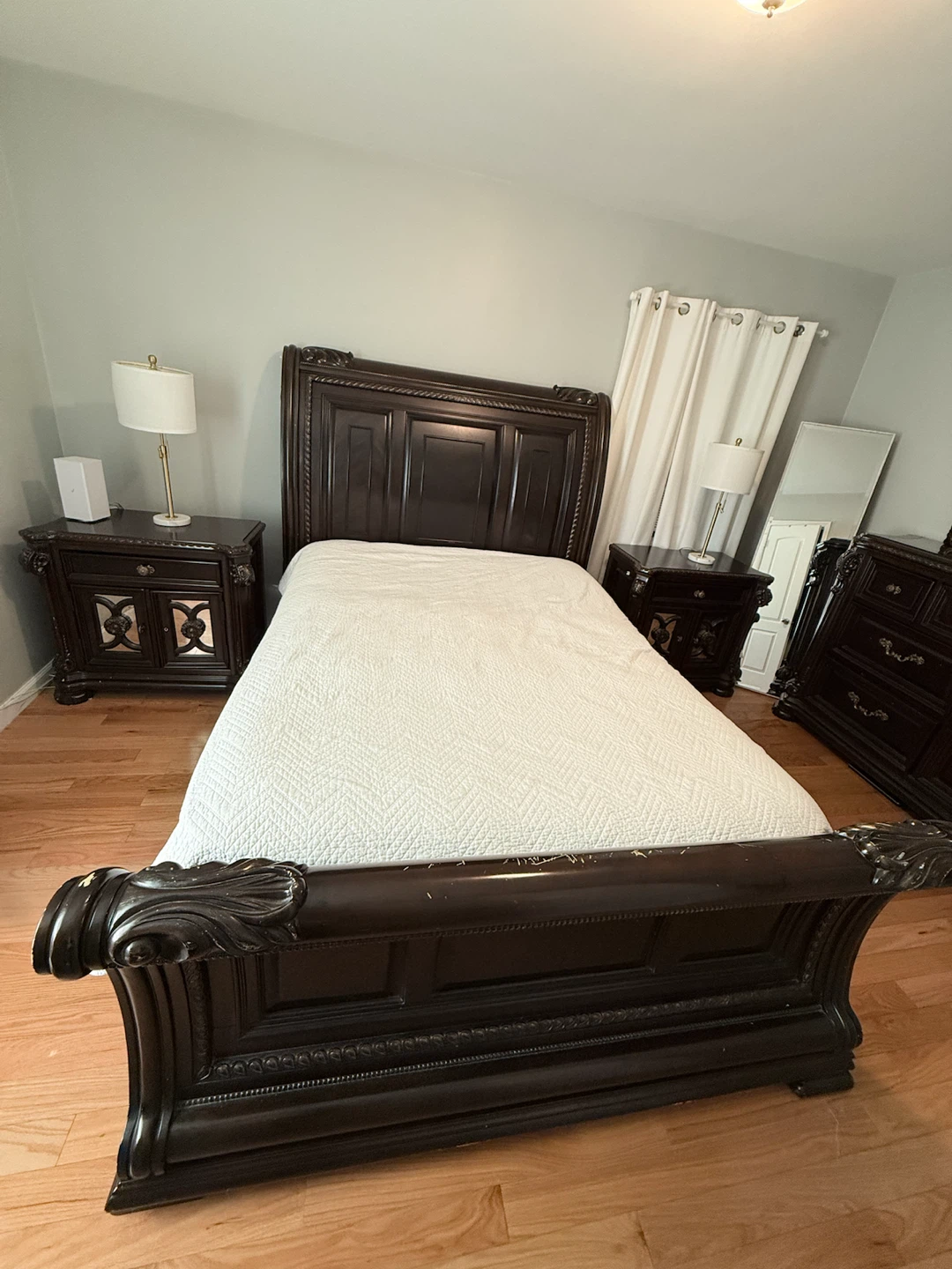 Dark Wood Sleigh Bed Frame with Ornate Detailing - photo 3