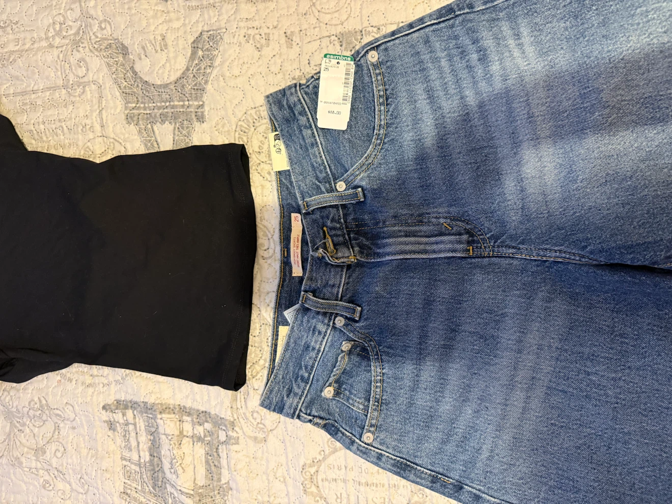 Levi's 501 Denim Shorts & Twik Black Top - photo 2