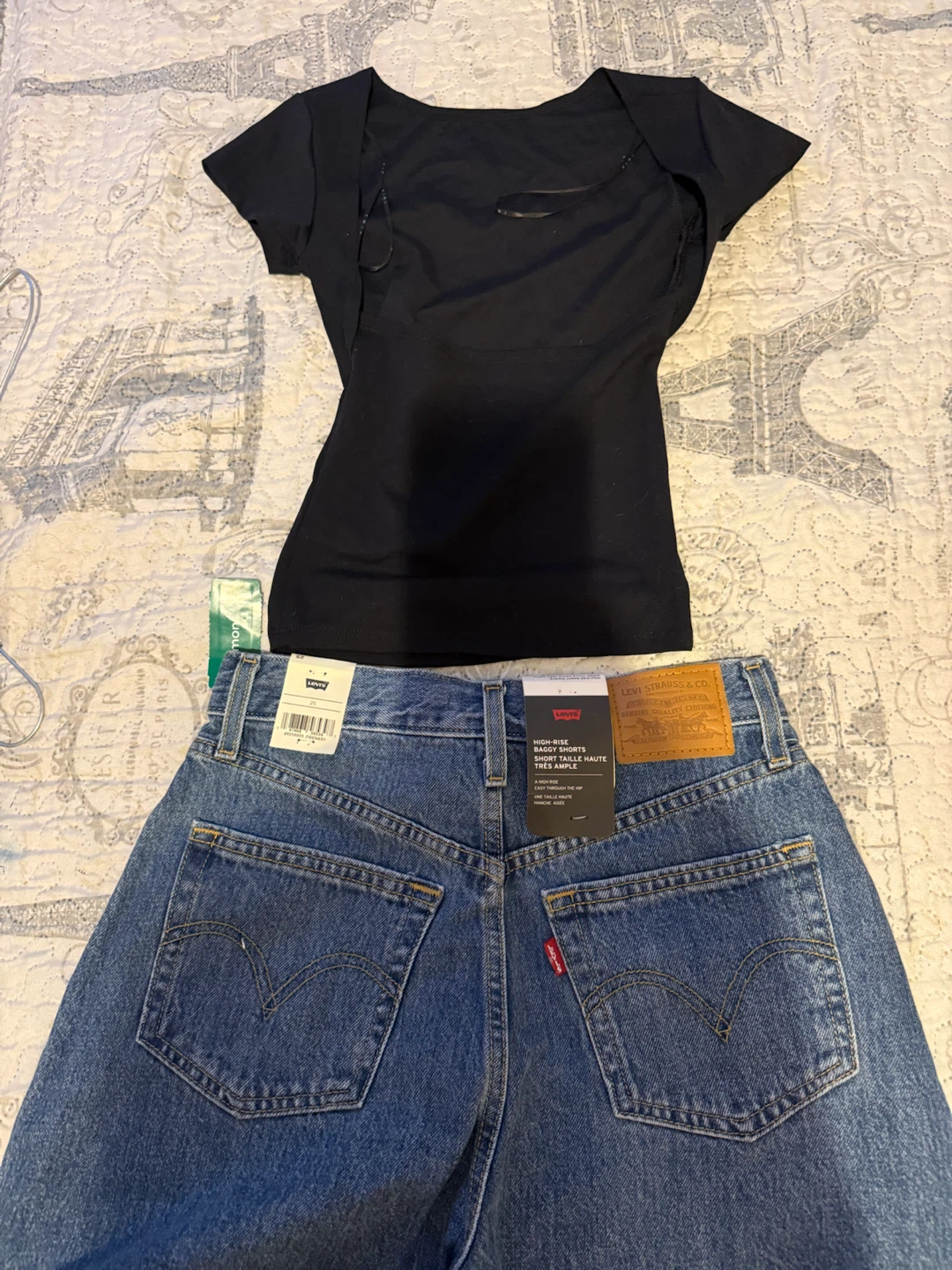 Levi's 501 Denim Shorts & Twik Black Top - photo 3