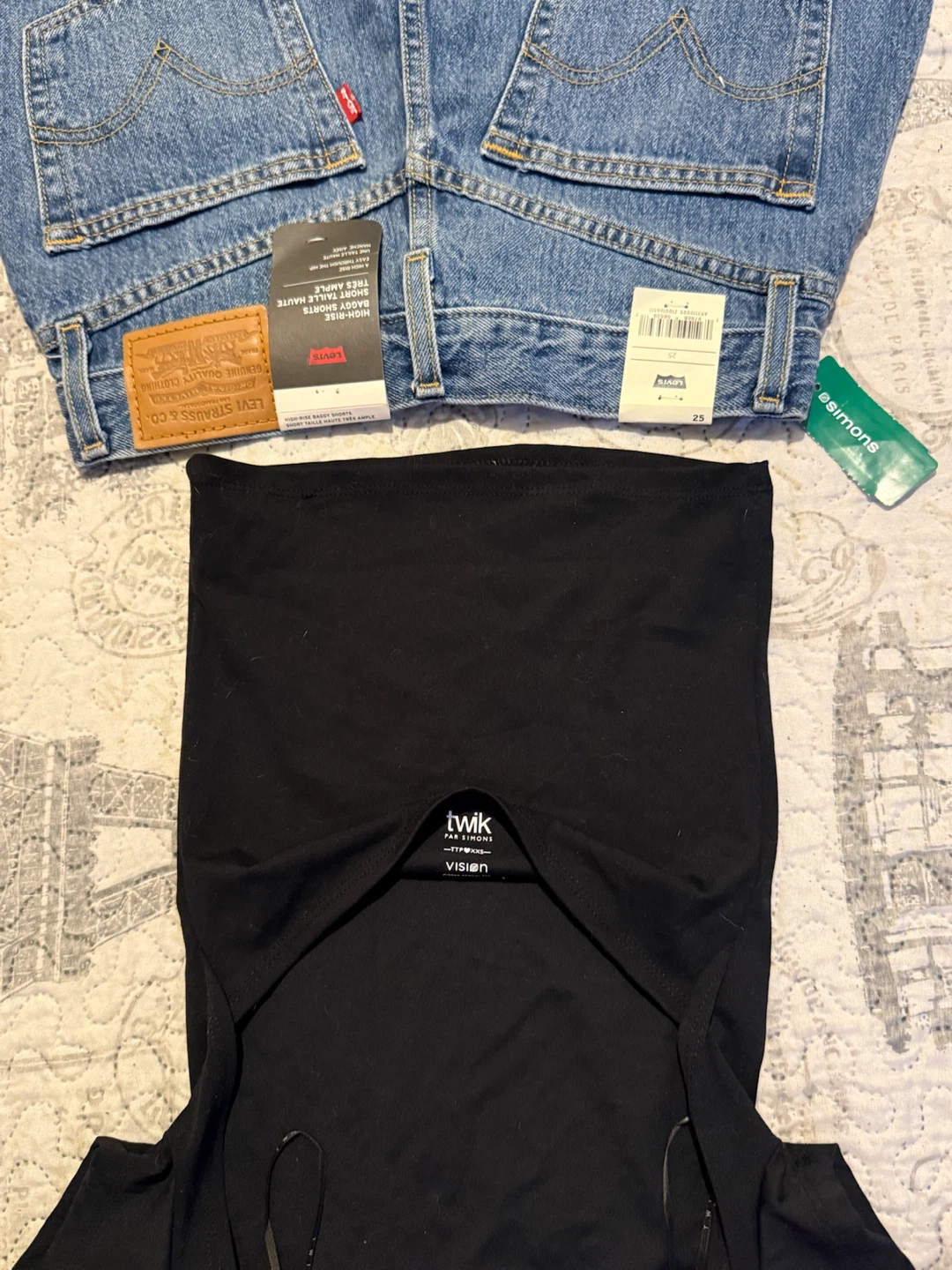 Levi's 501 Denim Shorts & Twik Black Top - photo 4