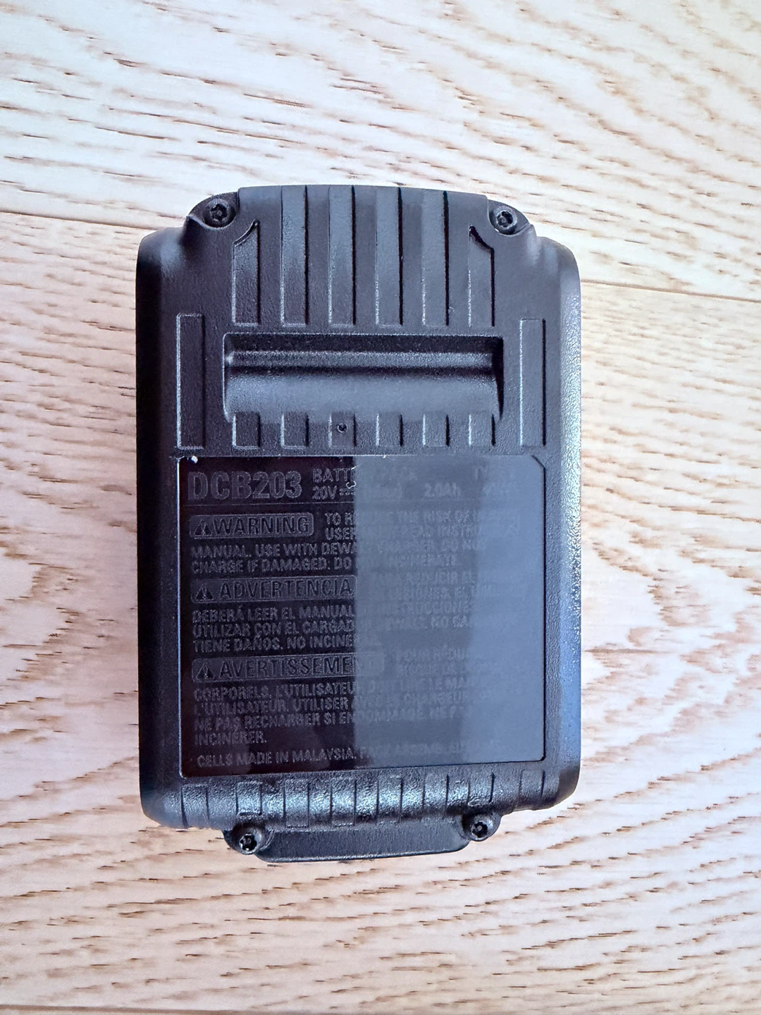 DeWalt 20V MAX Battery & Charger Set - photo 3