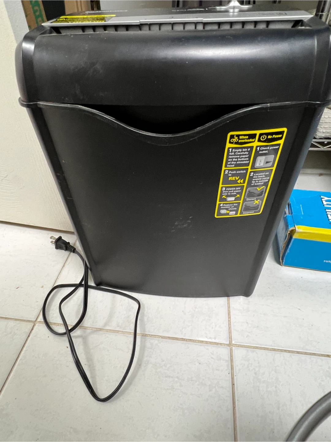 Amazon Basics 6-Sheet Shredder