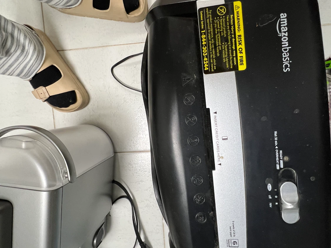 Amazon Basics 6-Sheet Shredder - photo 3