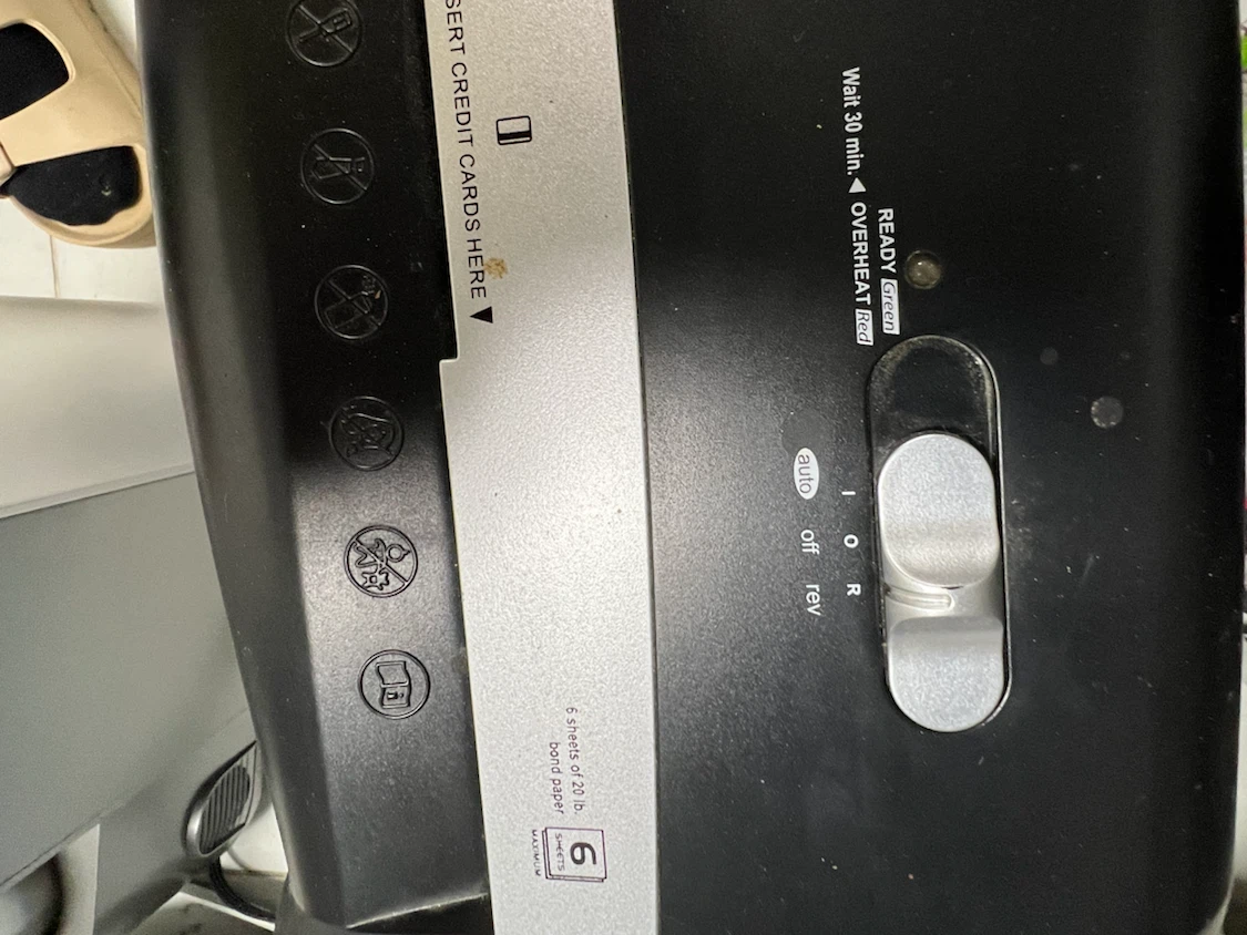 Amazon Basics 6-Sheet Shredder - photo 4