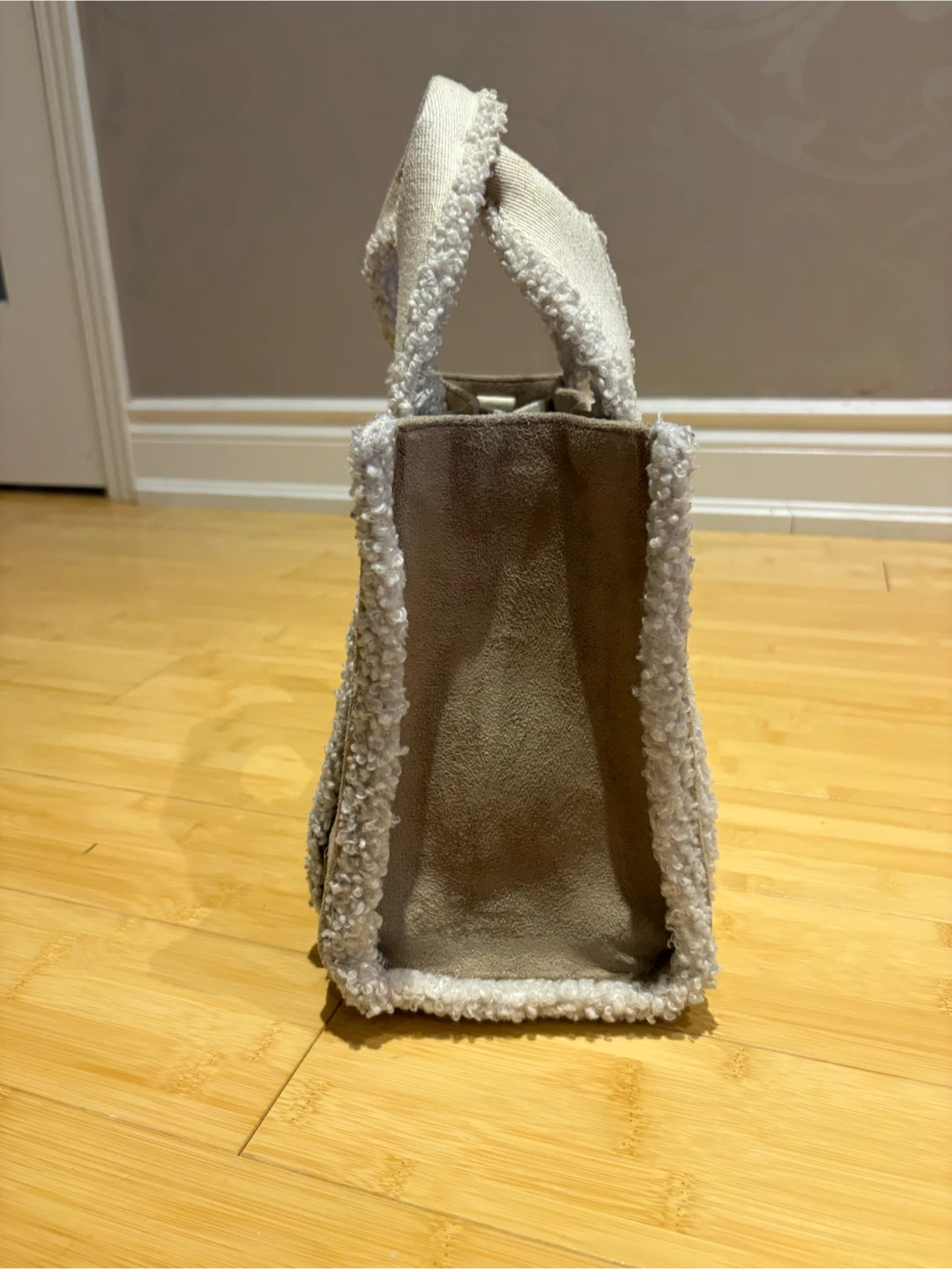 Lululemon Boxy Mini Tote Bag 4.5L Faux Shearling Trims - photo 2