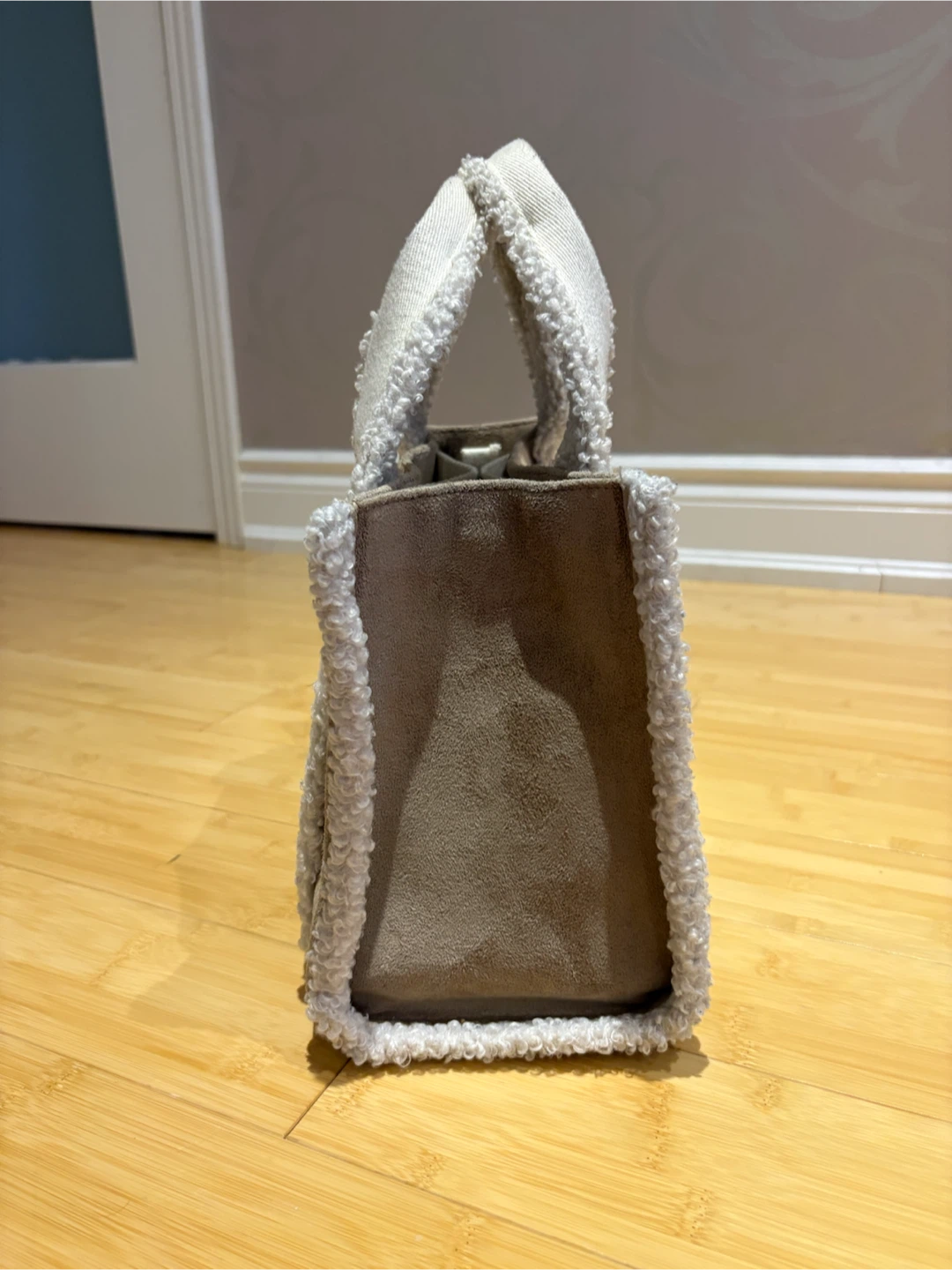 Lululemon Boxy Mini Tote Bag 4.5L Faux Shearling Trims - photo 3