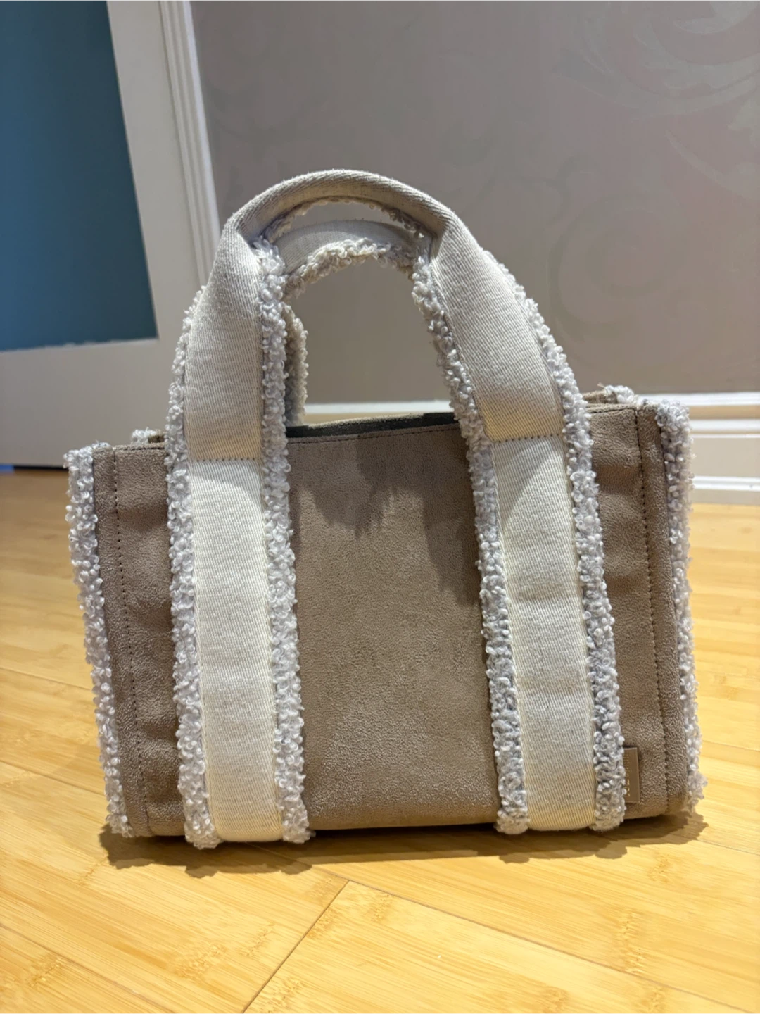 Lululemon Boxy Mini Tote Bag 4.5L Faux Shearling Trims - photo 4