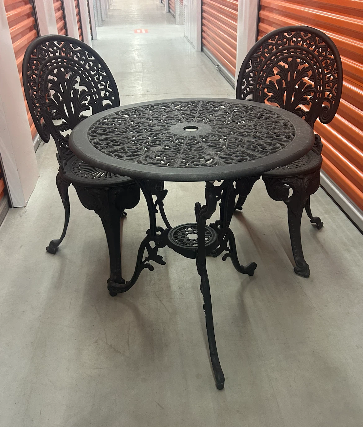 Cast Bistro Set with 2 Chairs and Round Table