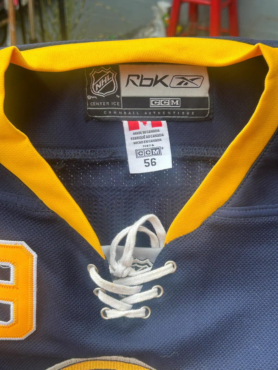 CCM auth. Buffalo jersey # 19 Connolly with fight strap - photo 2