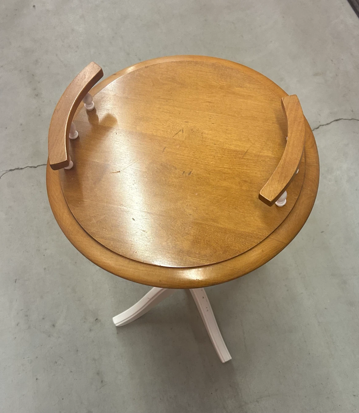 Small accent table with carved wood top - photo 2