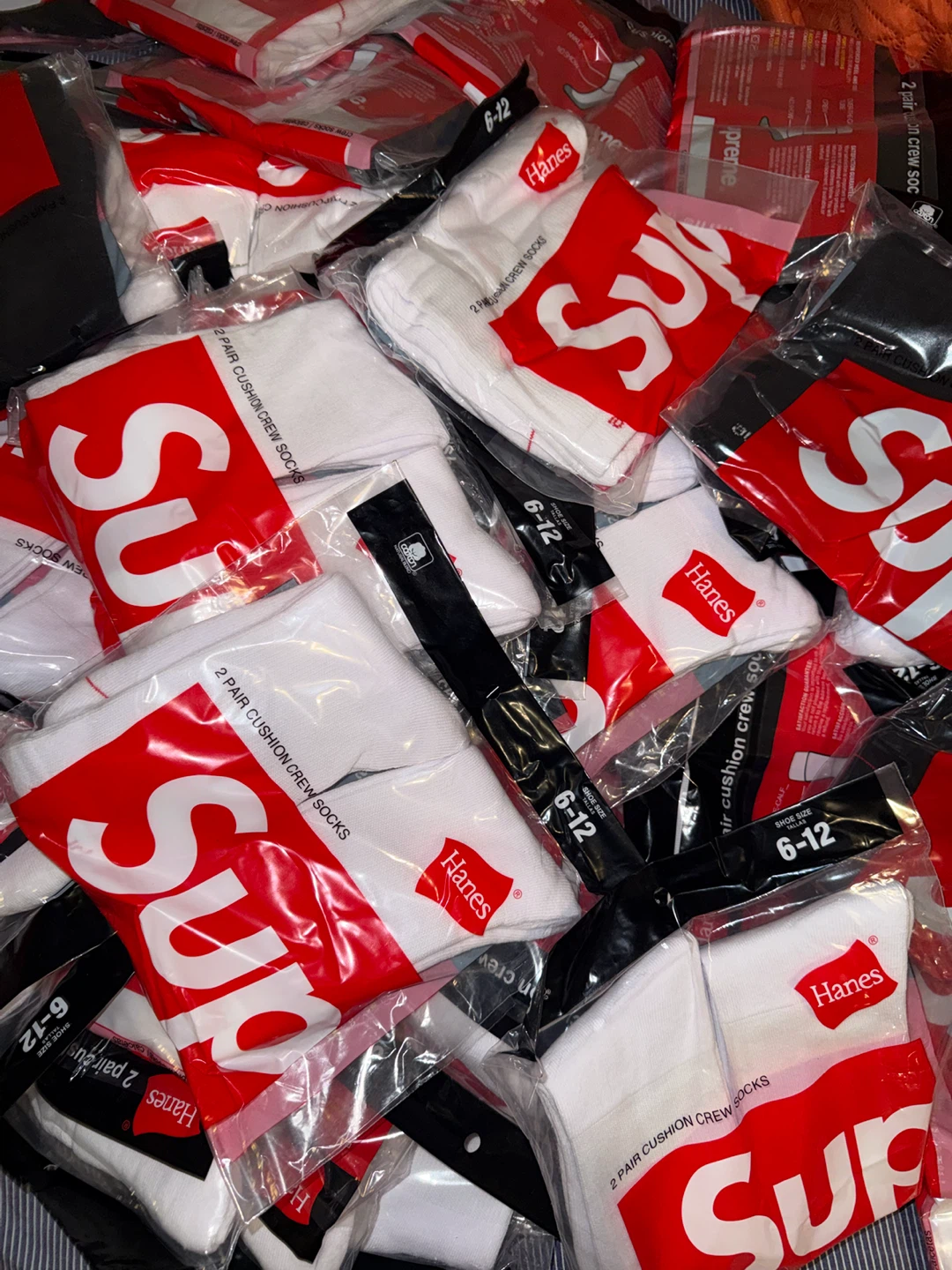 Supreme x Hanes Crew Socks (2 Pair Packs)