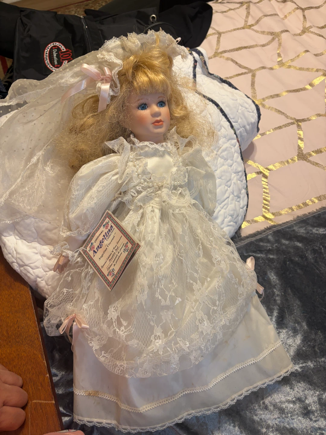 Angelina Porcelain Bride Doll - photo 4