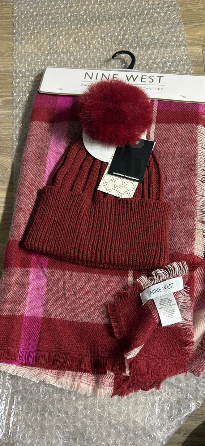 Nine West Hat and Scarf Set