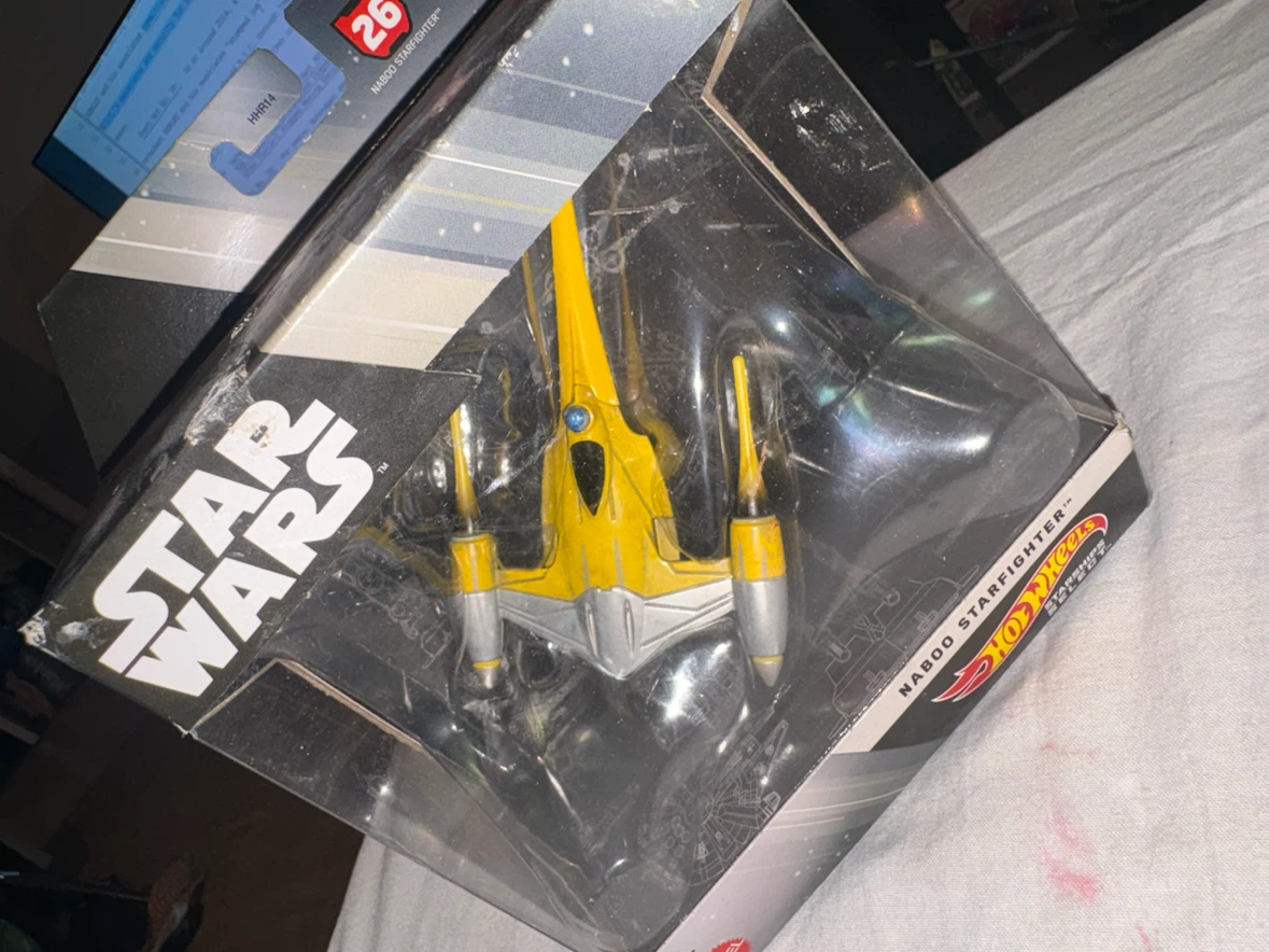 Hot Wheels Star Wars Naboo Starfighter Toy