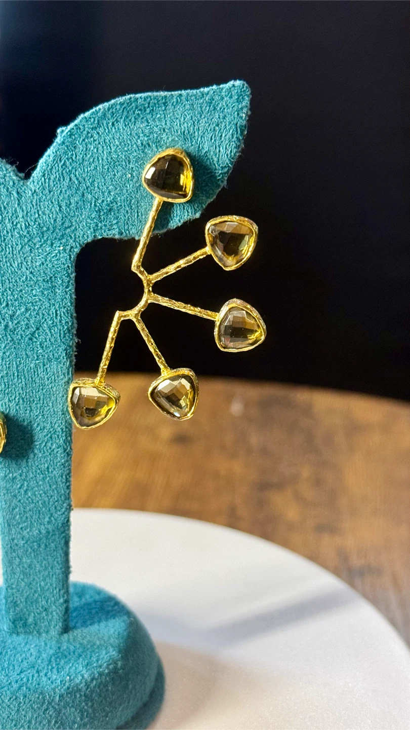 18k handcrafted Gold tone earrings with peridot stones - photo 2