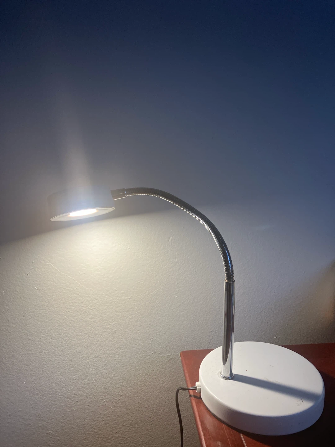 Small gooseneck table lamp