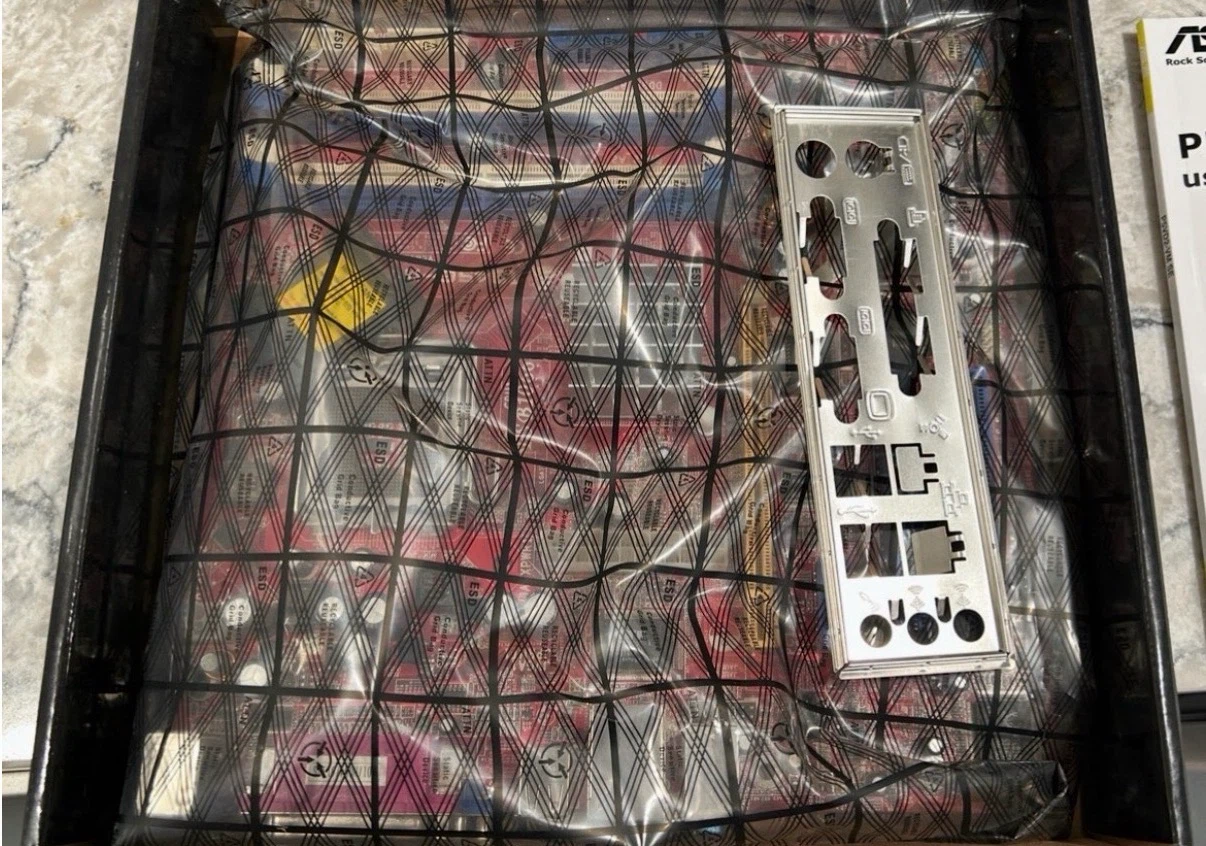 ASUS P5VD2-VM SE LGA775 Motherboard NEW in Box w/ I/O Shield - photo 4
