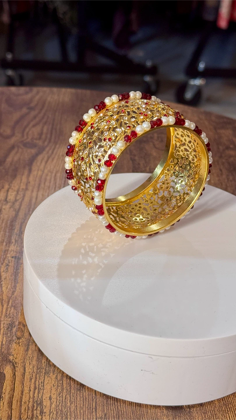 Set Gold plated Bangles with Red and White Beads - photo 3