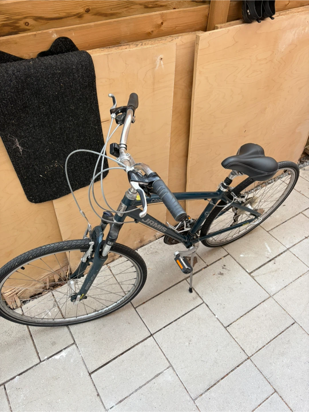 Jamis Citizen 3 Hybrid Bike - photo 3