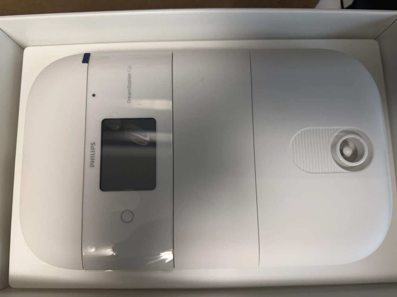 BNIB Phillips Dreamstation with travel case