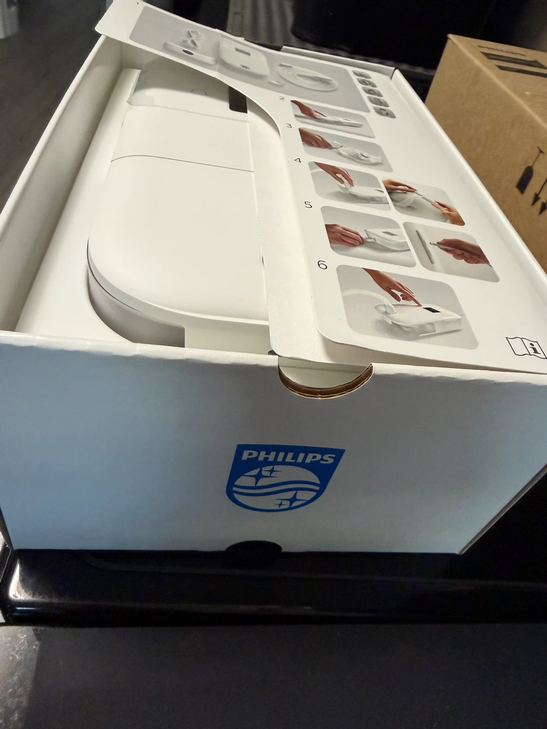 BNIB Phillips Dreamstation with travel case - photo 3