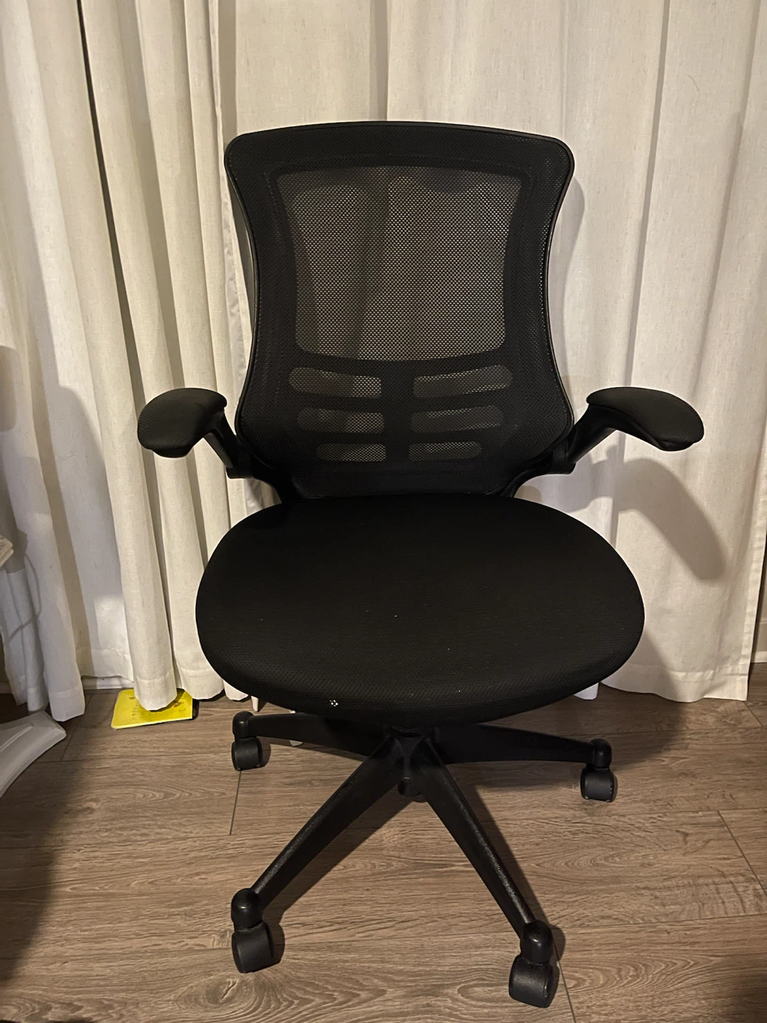 Flash Furniture Mid-Back Black Mesh Ergonomic Office Chair