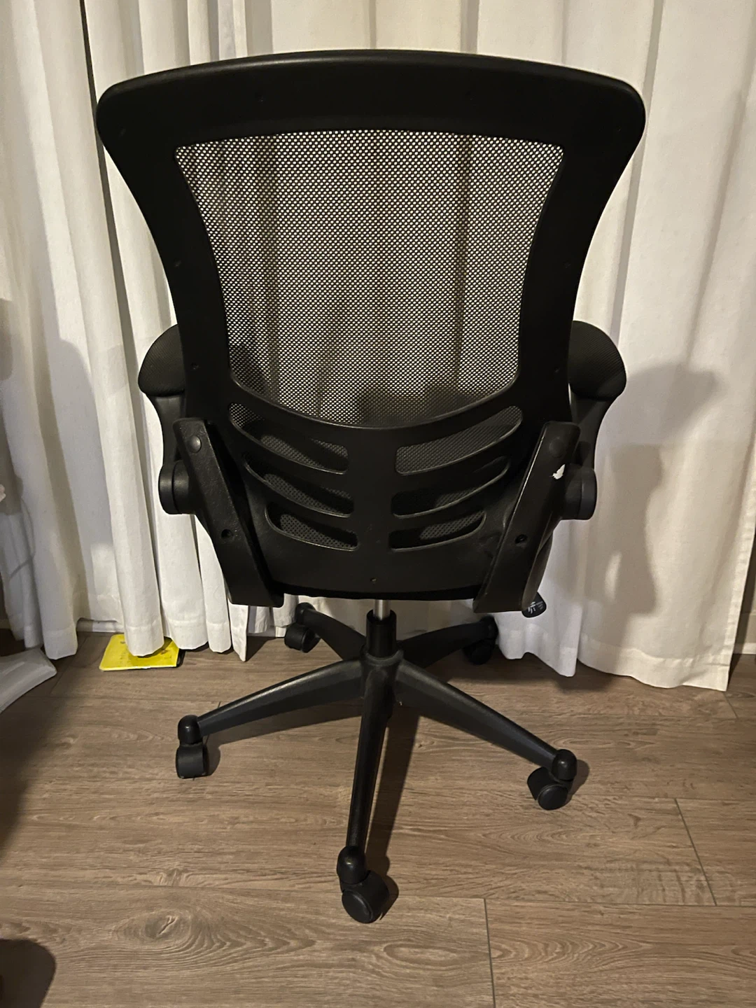 Flash Furniture Mid-Back Black Mesh Ergonomic Office Chair - photo 2
