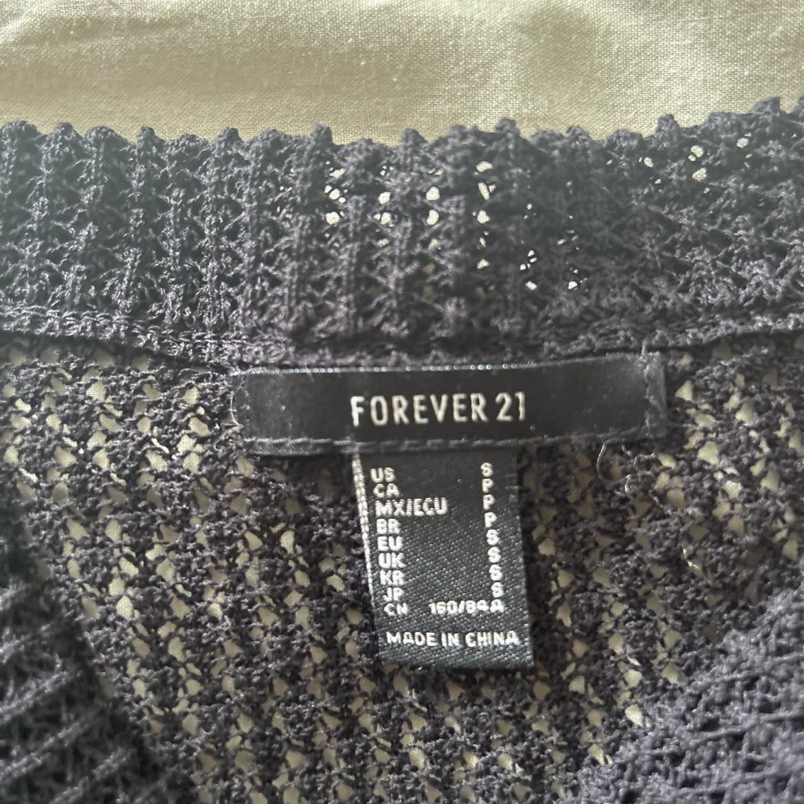 Forever 21 Black Cropped Sweater - photo 2