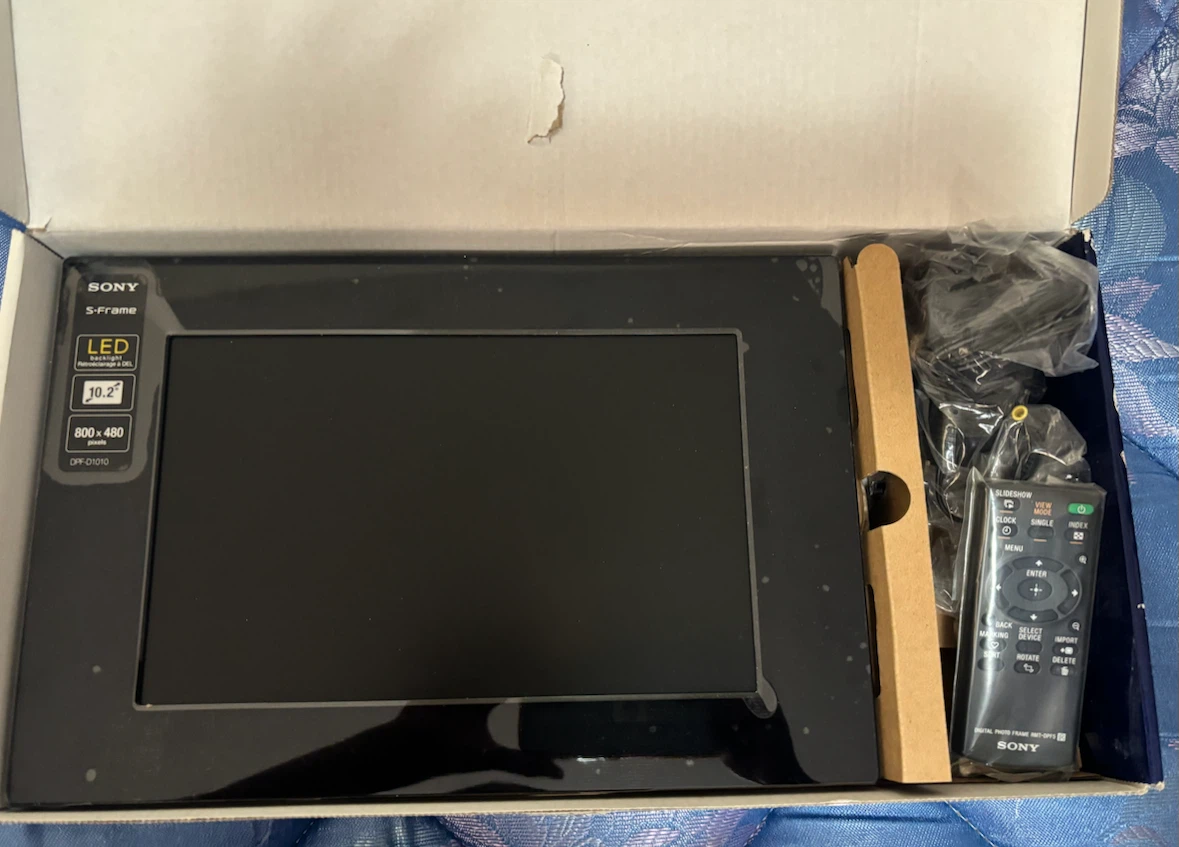 Sony S-Frame 10.2" Digital Photo Frame DPF-D1010 - photo 2