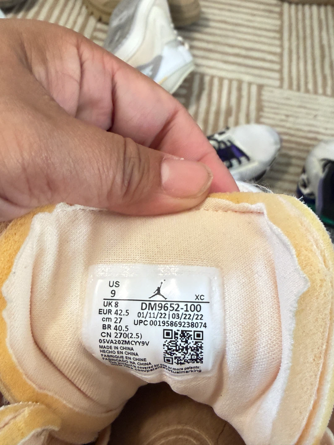 Nike Air Jordan 1 Mid SE Barely Orange/White Men's Size 9 - photo 3