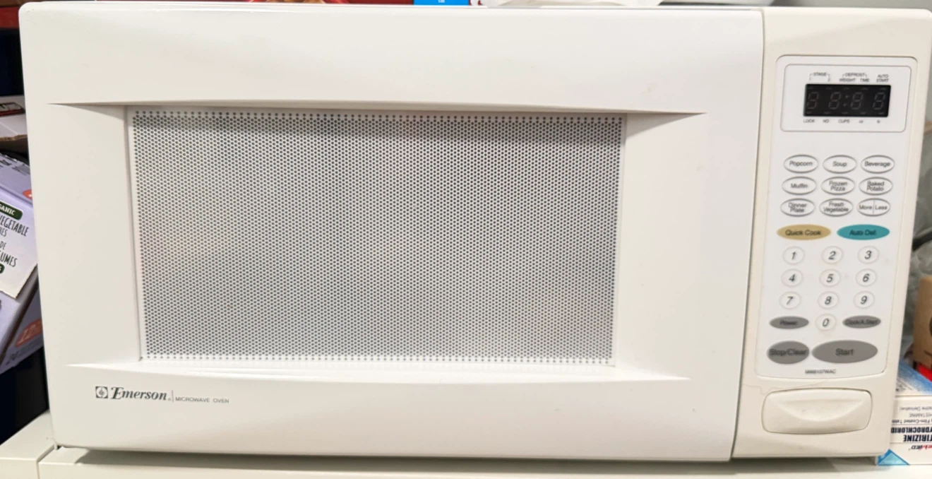 Emerson Microwave Oven - photo 2