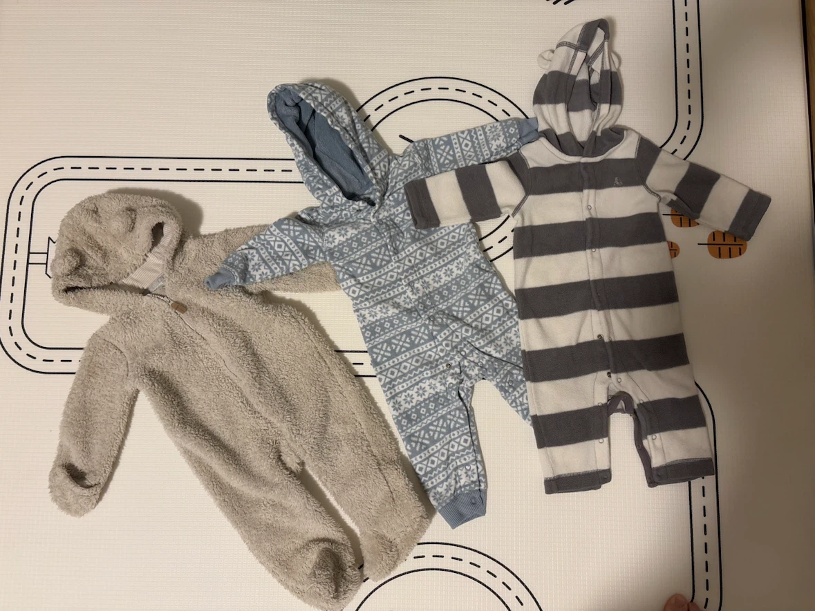 Bundle of 3 Baby Onesies - Gap, Carter's 9months