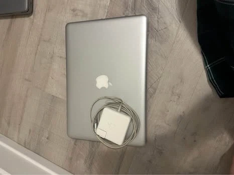 Apple MacBook Pro 13-inch Laptop - photo 3