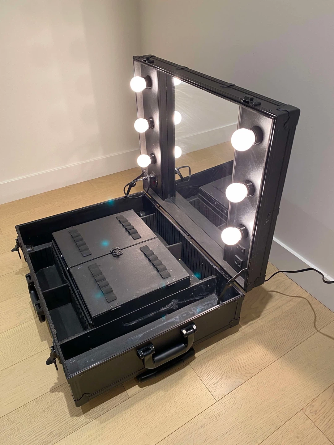 Makeup Vanity Case with Lights and Mirror