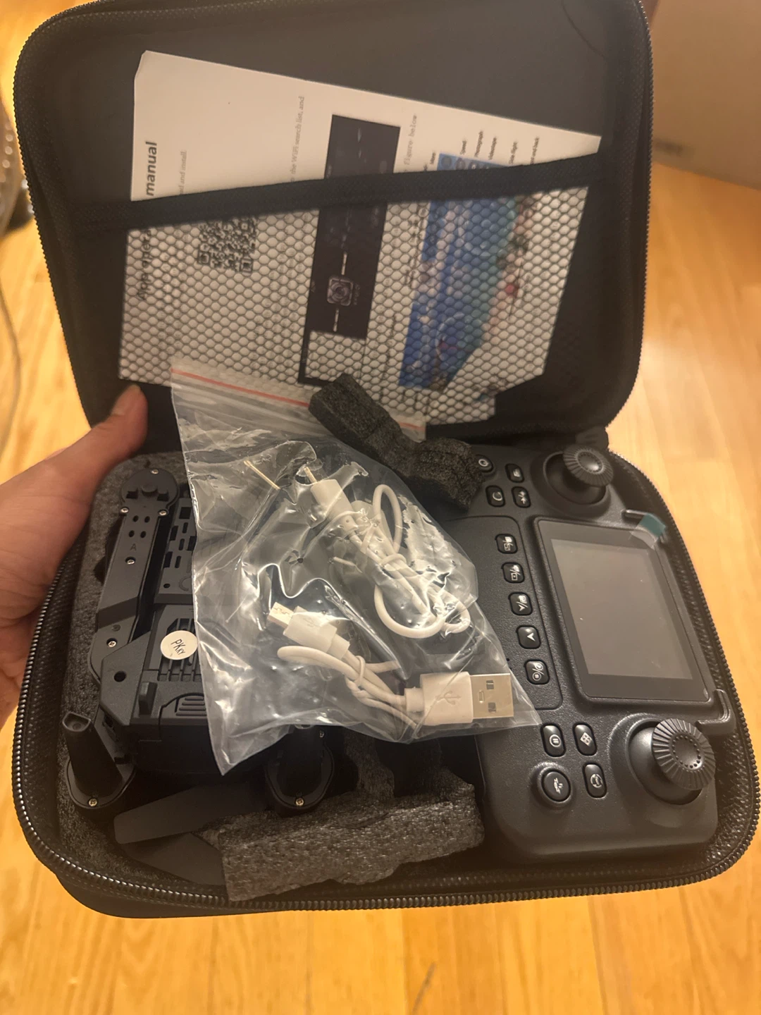 E99 Screen Foldable Dual Camera Drone w/ Remote & Carry Case - photo 5