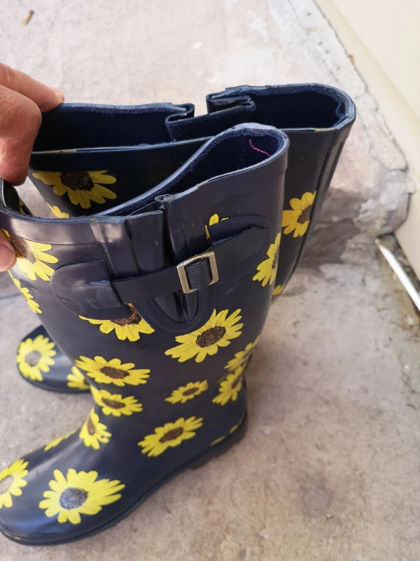 Women's Sunflower Rain Boots Size 9