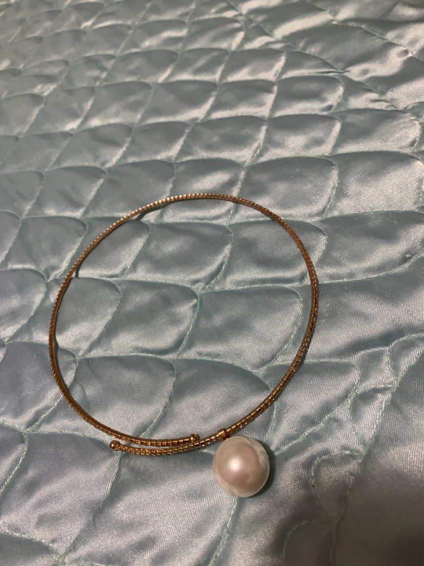 Gold tone choker necklace with pearl
