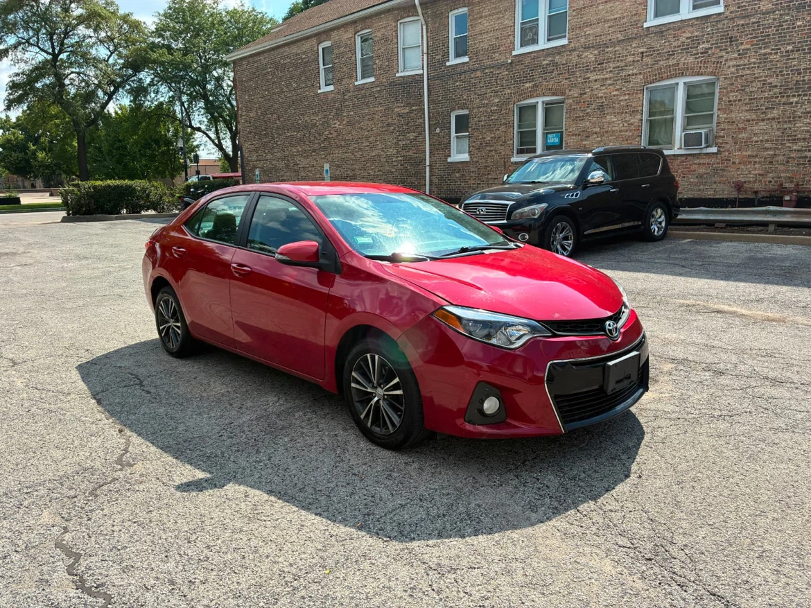 2014 Red Toyota Corolla Sedan con 141 mil millas - photo 2