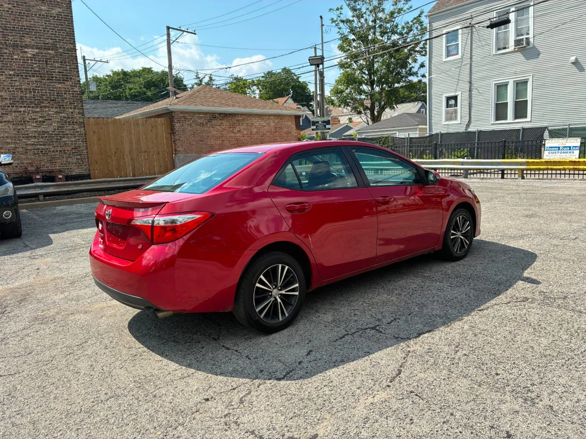 2014 Red Toyota Corolla Sedan con 141 mil millas - photo 4