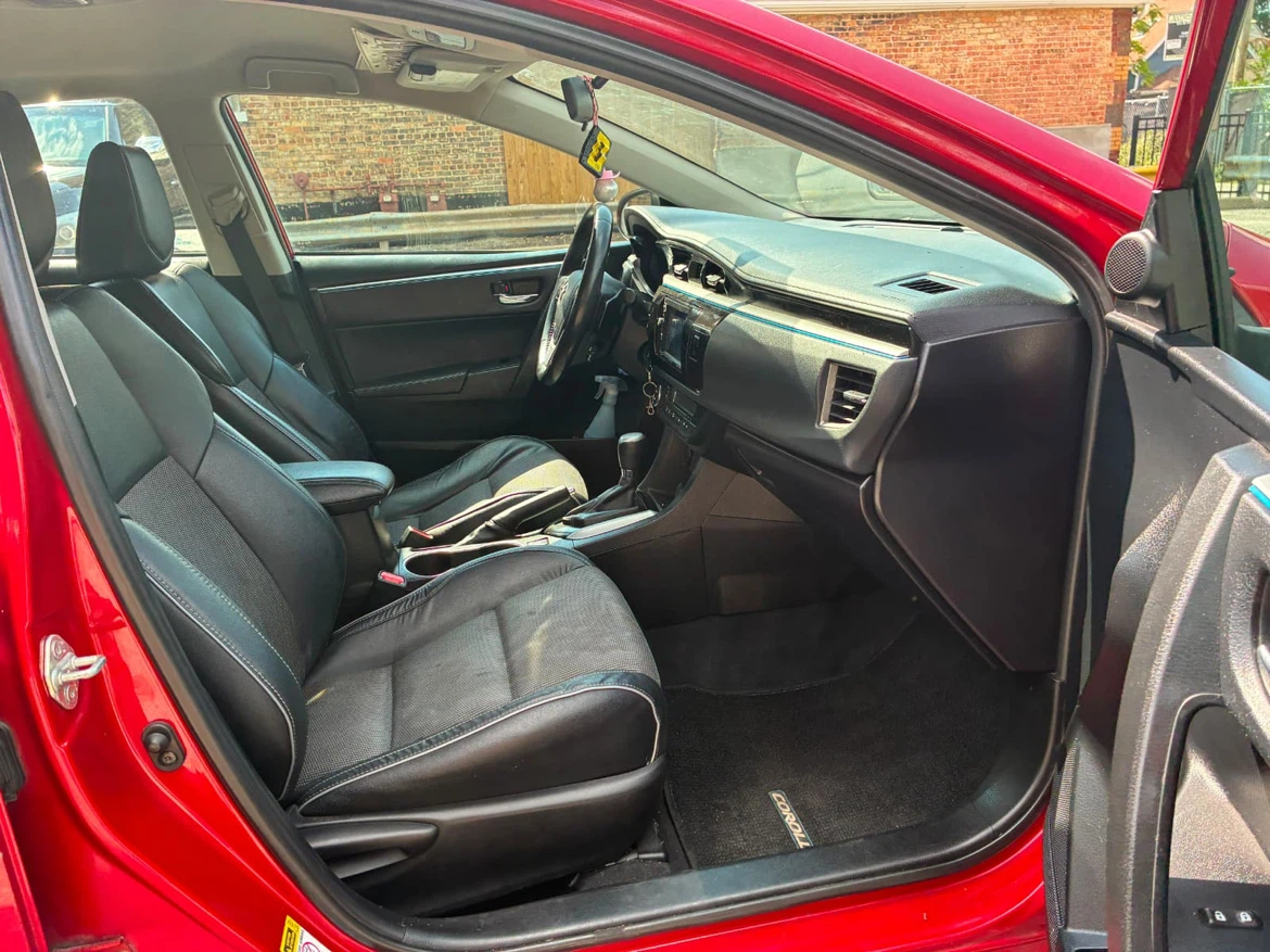 2014 Red Toyota Corolla Sedan con 141 mil millas - photo 5